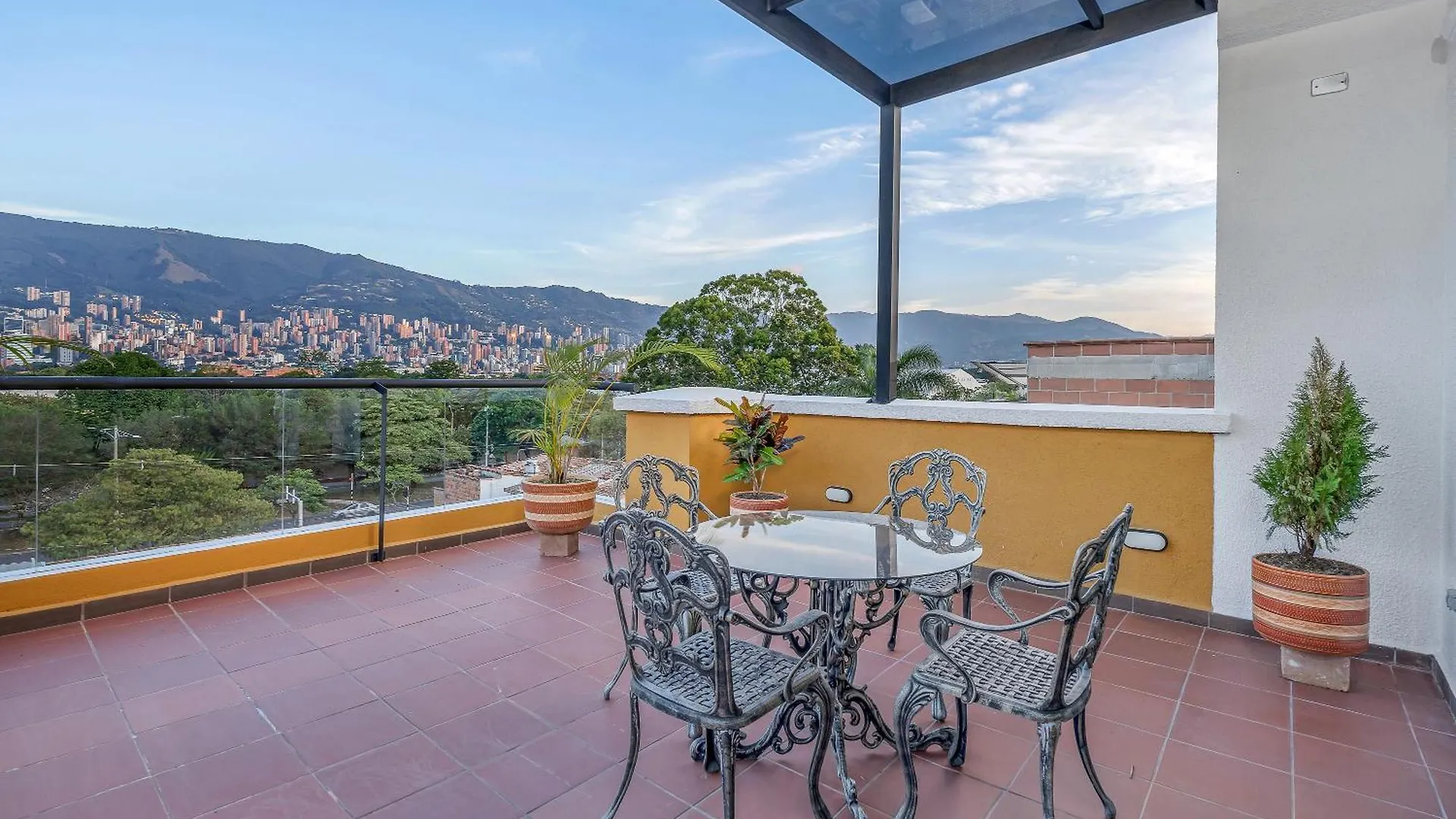 Medellin- Cerca Al Poblado-401 Apartment